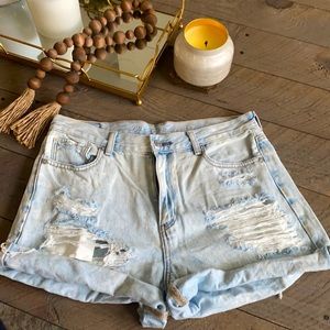 🍒American Eagle High Rise Mom Short🍒